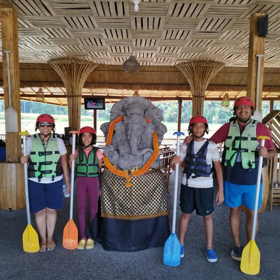 Rafting group before the river